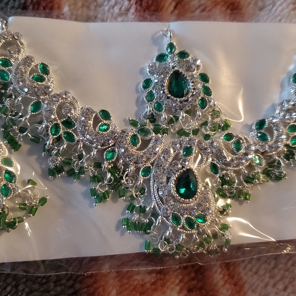 3 /$30 BRAND NEW INDIAN WEDDING JEWELRY SET,UNOPENED AND 2 EARINGS - Picture 2 of 5